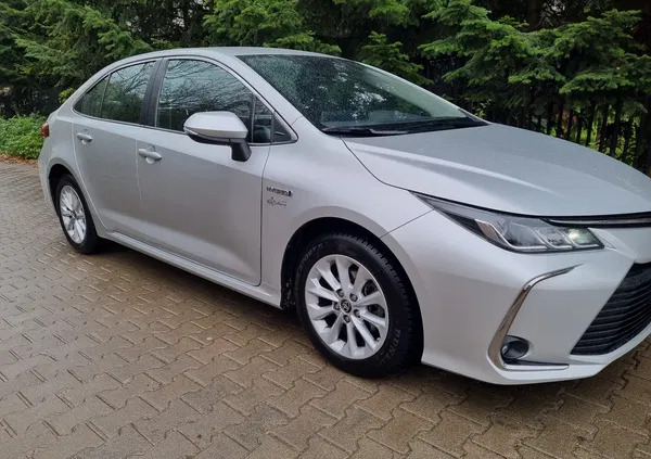 toyota opolskie Toyota Corolla cena 86300 przebieg: 40000, rok produkcji 2021 z Warszawa